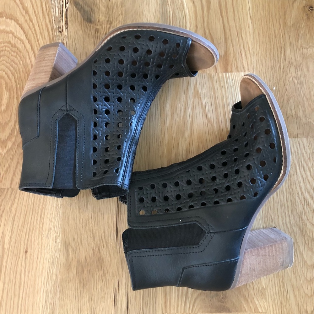 8.5 Toms peep hole bootie with heel